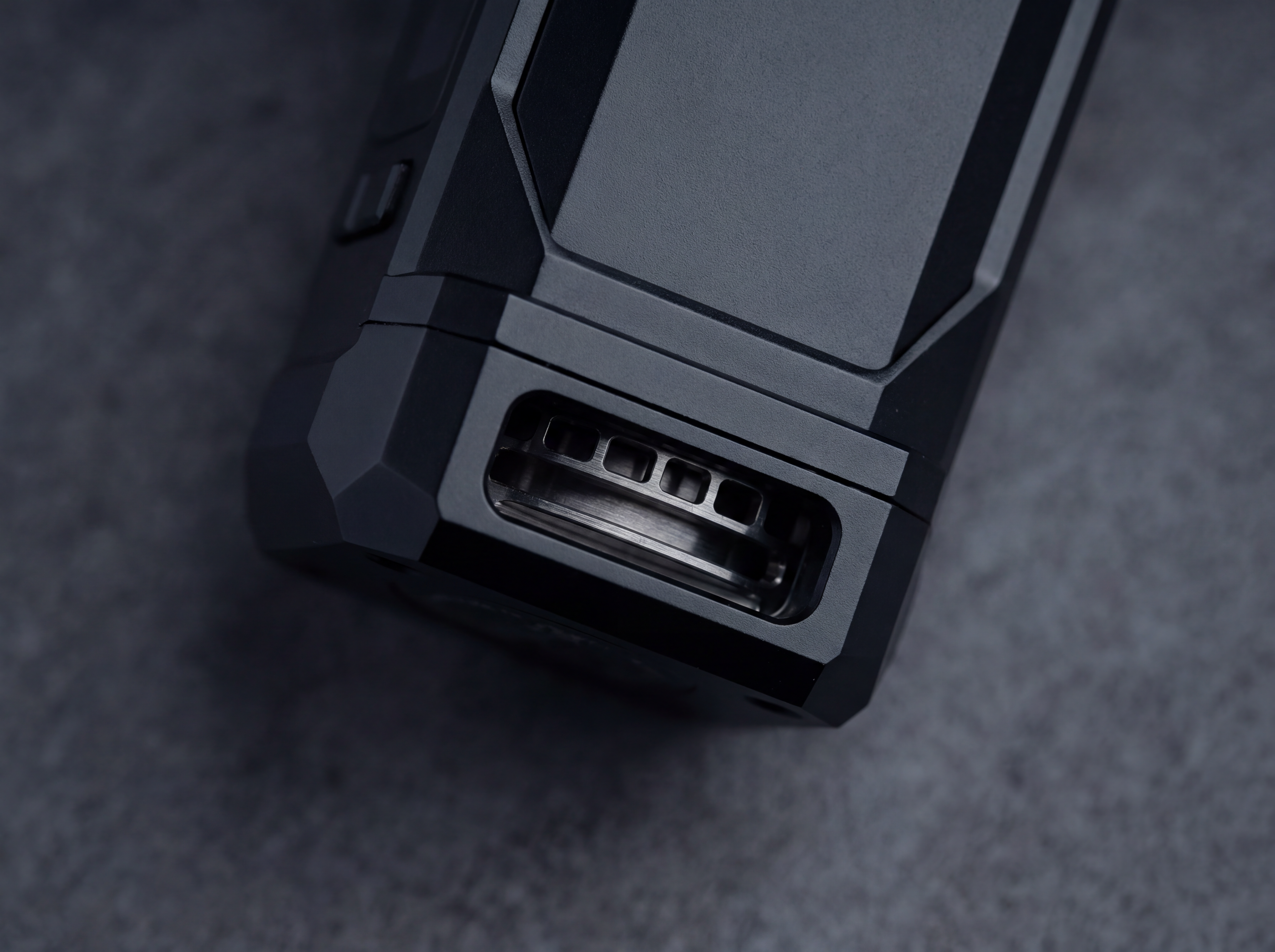 FLUX DTL dual airflow ports